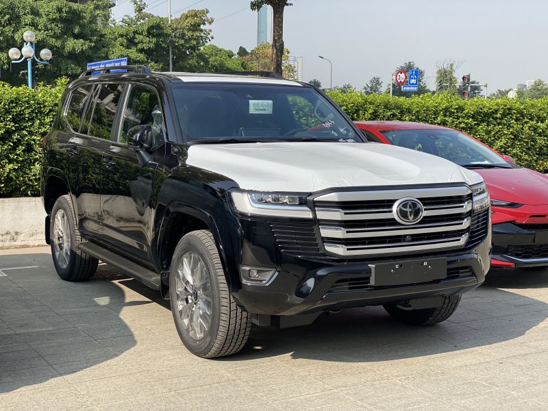 Giá xe Toyota Land Cruiser mới nhất 2025