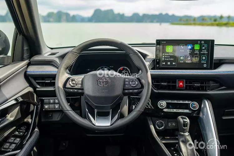 Vô-lăng xe Toyota Yaris Cross bọc da tích hợp các phím chức năng tiện lợi